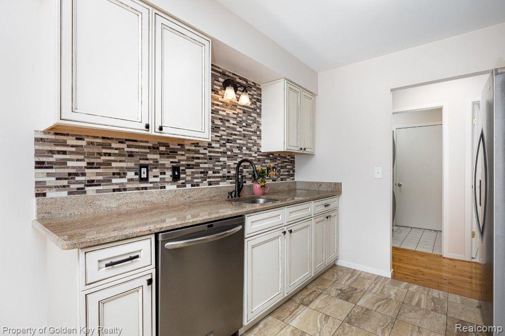 573 WINWOOD, Unit 34, Walled Lake, MI 48390 — Photo 9