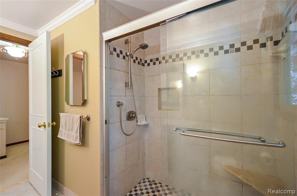 53645 Lambeth Court, Shelby Twp, MI 48316 — Photo 43