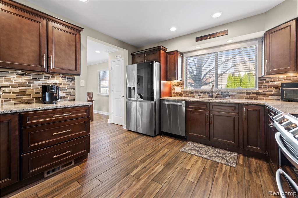 22303 Knollwood Drive, Flat Rock, MI 48134 — Photo 3