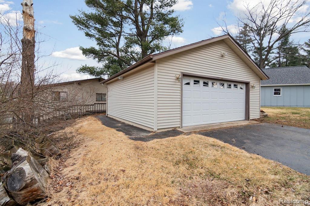 231 PINE HILL LAKE Drive, Horton, MI 49246 — Photo 47