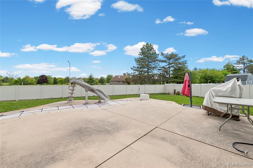 17621 Brentwood Drive, Riverview, MI 48193 — Photo 50