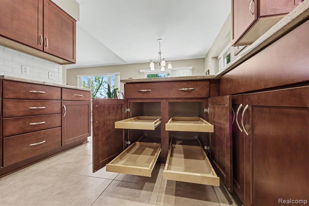13750 Treeland Drive, Utica, MI 48315 — Photo 13