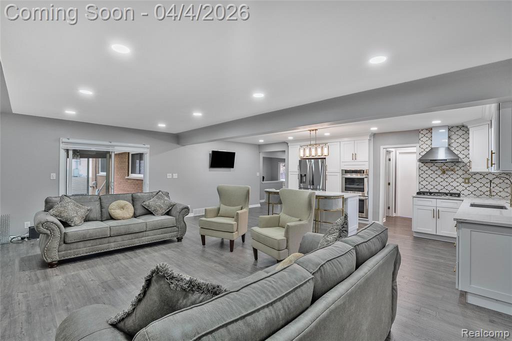 7117 N Evangeline Street, Dearborn Heights, MI 48127 — Photo 11