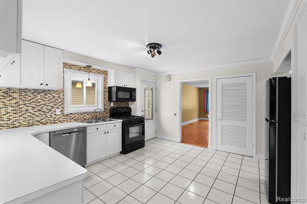 4205 Harding Street, Dearborn Heights, MI 48125 — Photo 11