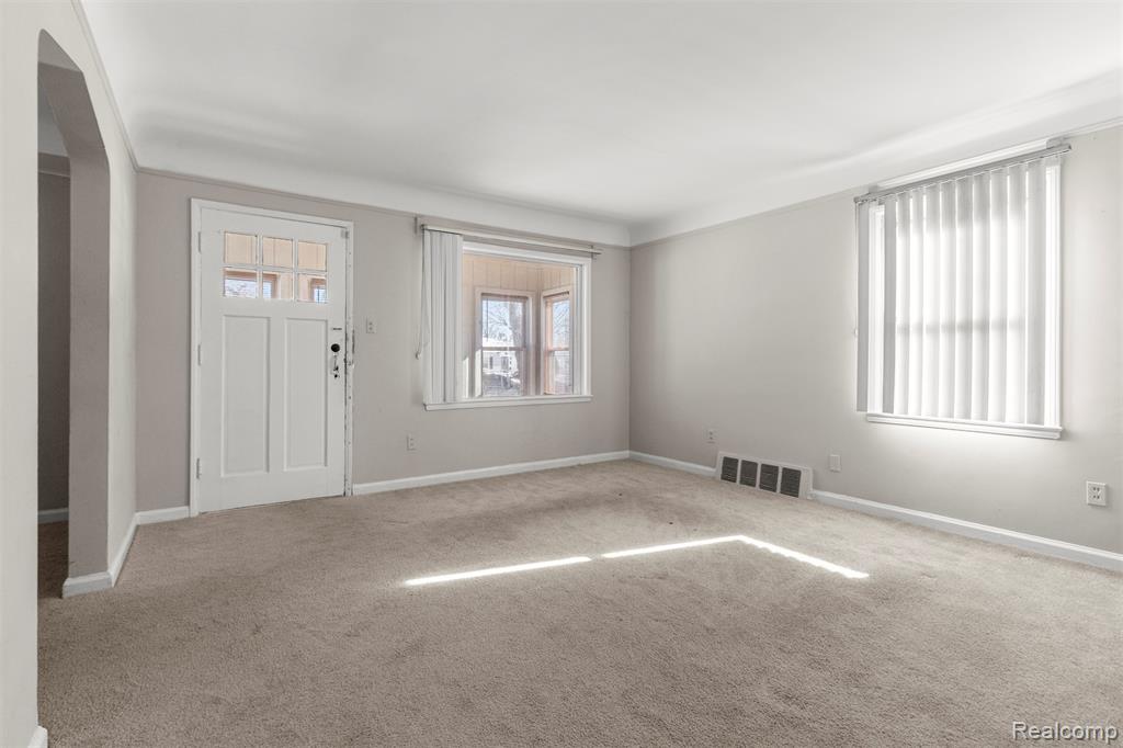 7521 N Silvery Lane, Dearborn Heights, MI 48127 — Photo 8