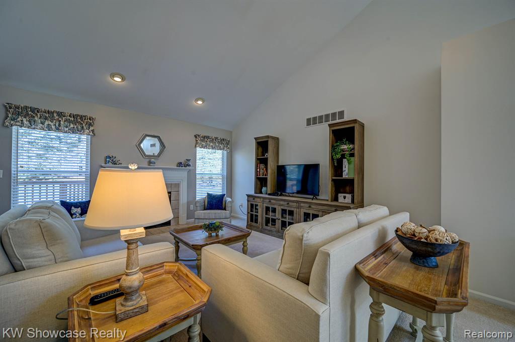 1074 ANDOVER Circle, Commerce Twp, MI 48390 — Photo 6