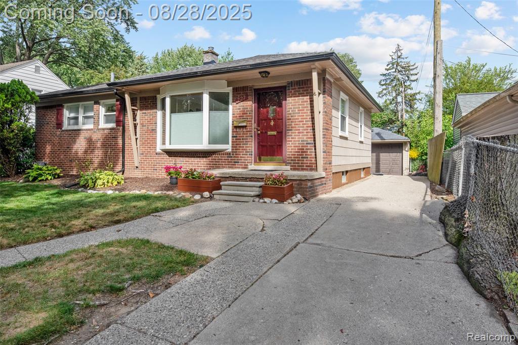 727 S Vermont Avenue, Royal Oak, MI 48067 — Photo 3