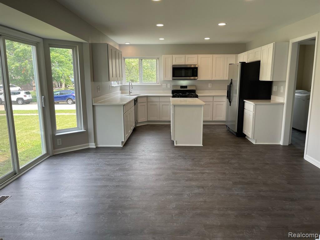 47000 HARBOUR POINTE, Van Buren, MI 48111 — Photo 3