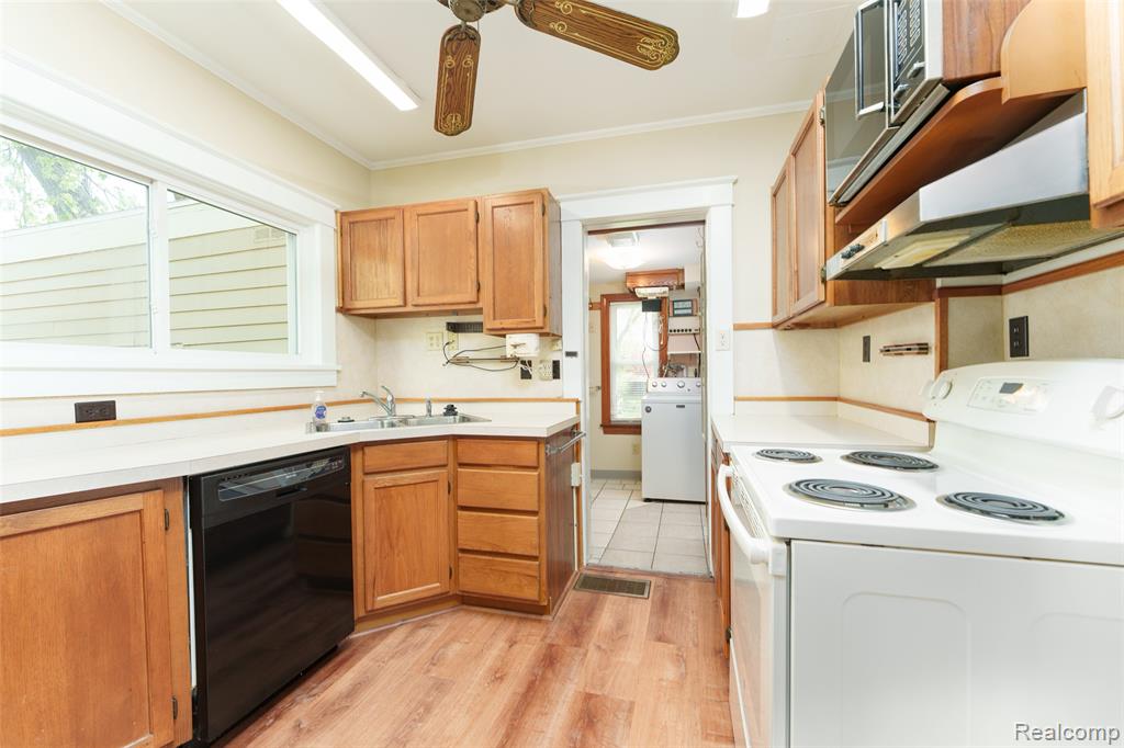712 E Grand River Avenue, Fowlerville, MI 48836 — Photo 9