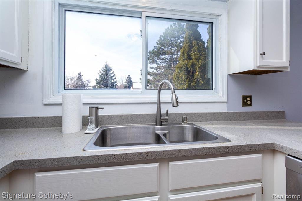 461 Farmridge Court, Rochester Hills, MI 48307 — Photo 11