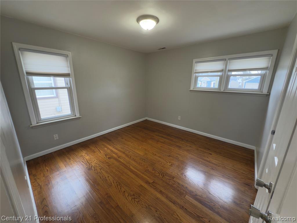 95 E Dallas Avenue, Madison Heights, MI 48071 — Photo 11