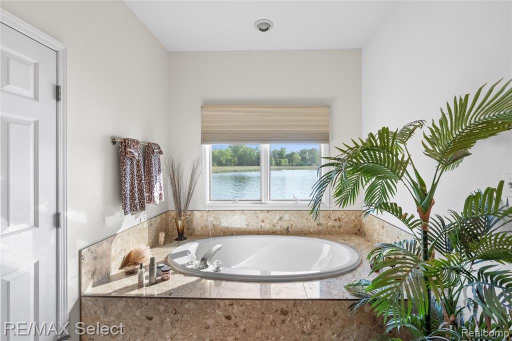 13154 Lake Shore Drive, Fenton, MI 48430 — Photo 32