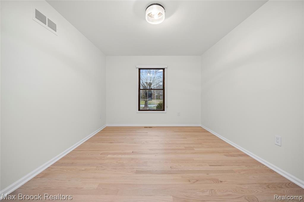28977 Lake Park Dr. Drive, Farmington, MI 48331 — Photo 19