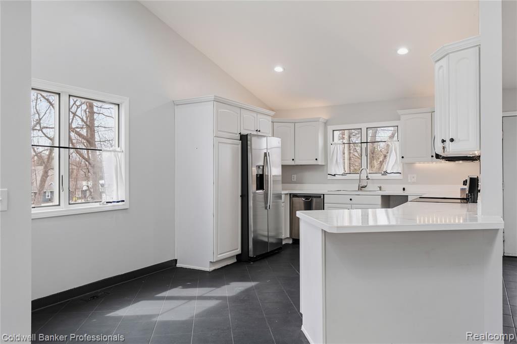 4015 Green Lake Road, West Bloomfield, MI 48324 — Photo 10