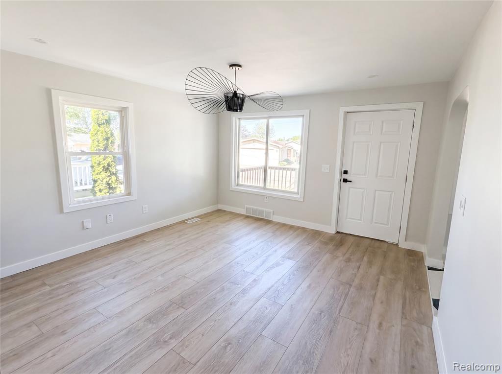 492 Algene Street, Lake Orion, MI 48362 — Photo 3