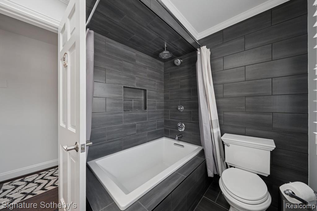 1926 Hickory Bark Lane, Bloomfield, MI 48304 — Photo 19