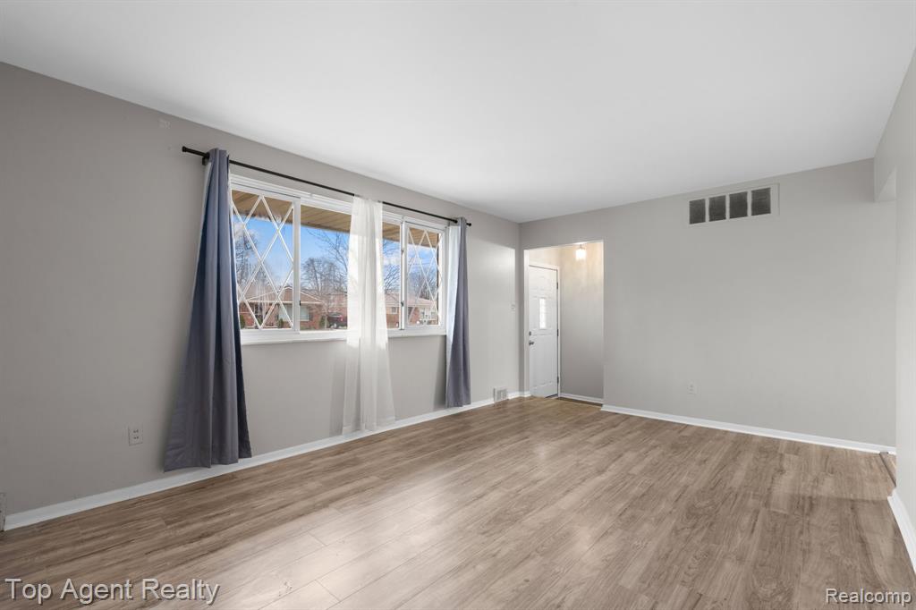 9001 Shannon Drive, Sterling Heights, MI 48314 — Photo 11