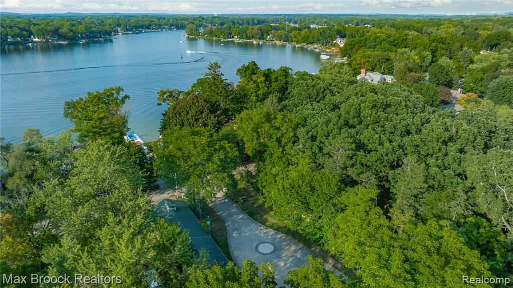 4241 S Shore Street, Waterford, MI 48328 — Photo 4