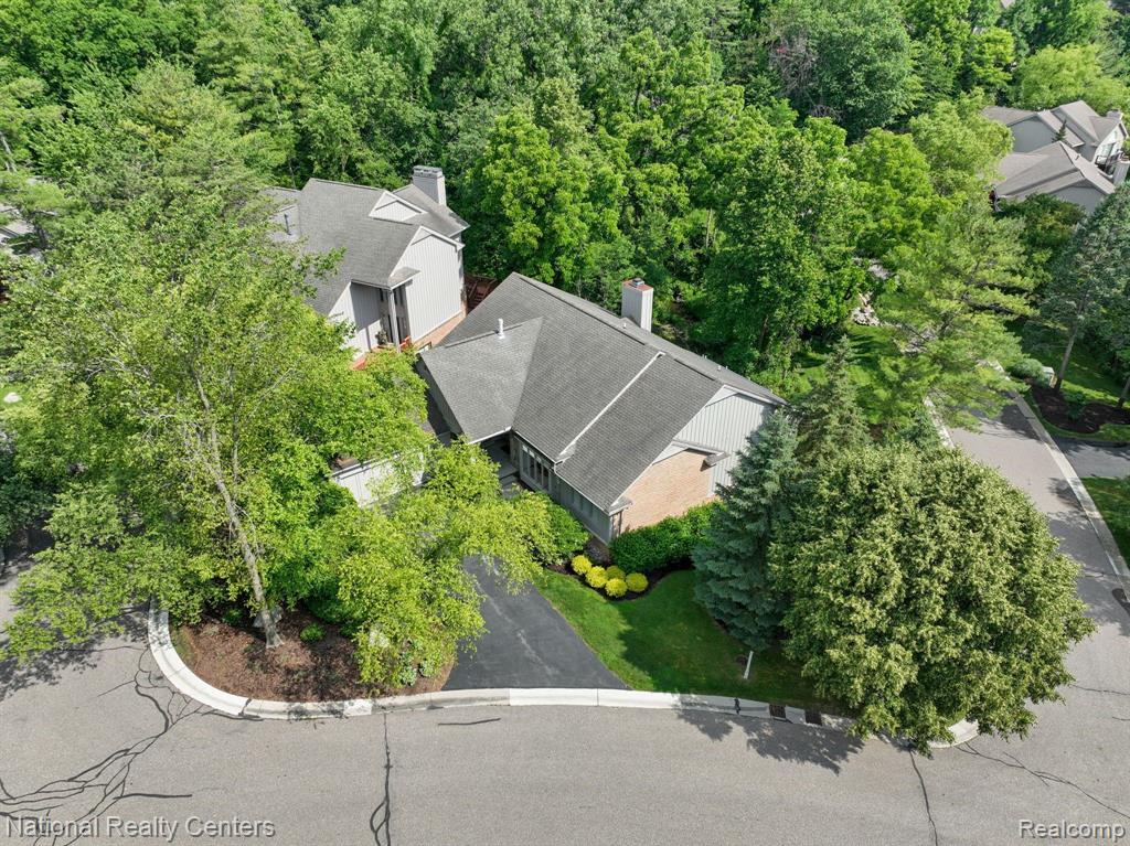 4888 WOODCLIFF HILL Road, West Bloomfield, MI 48323 — Photo 44