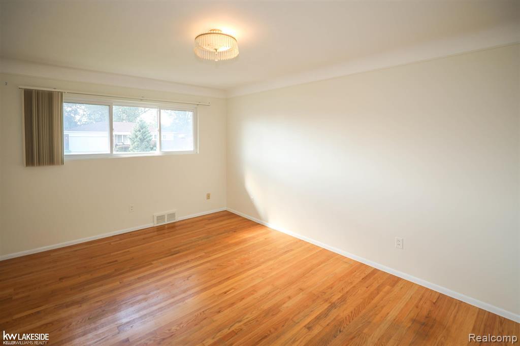 13325 Iowa Drive, Warren, MI 48088 — Photo 16