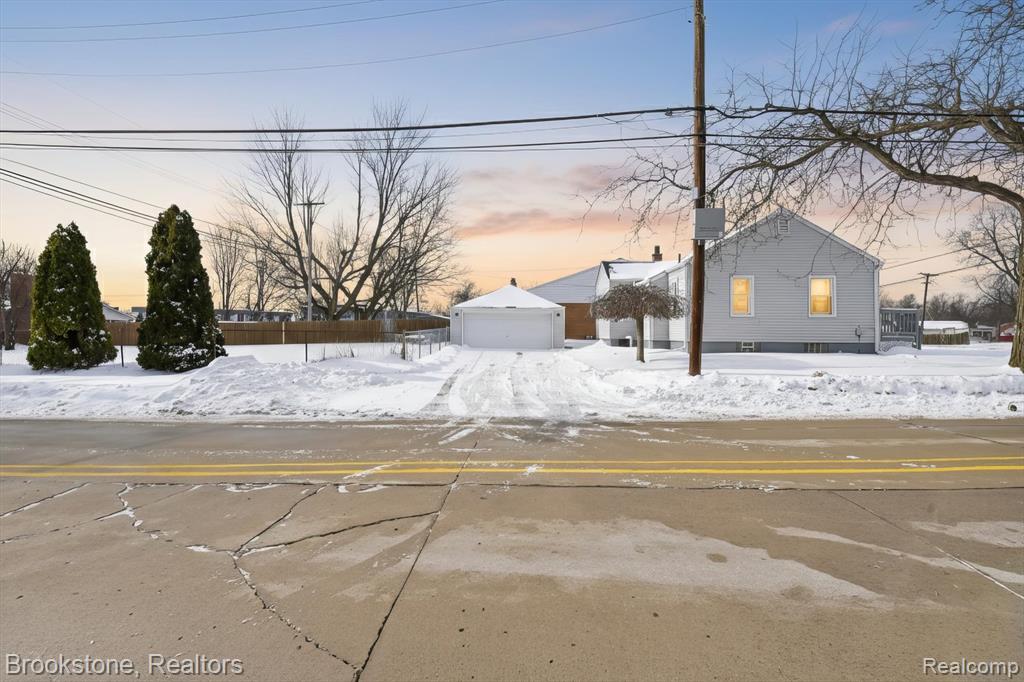 14801 Pennsylvania Road, Riverview, MI 48193 — front exterior