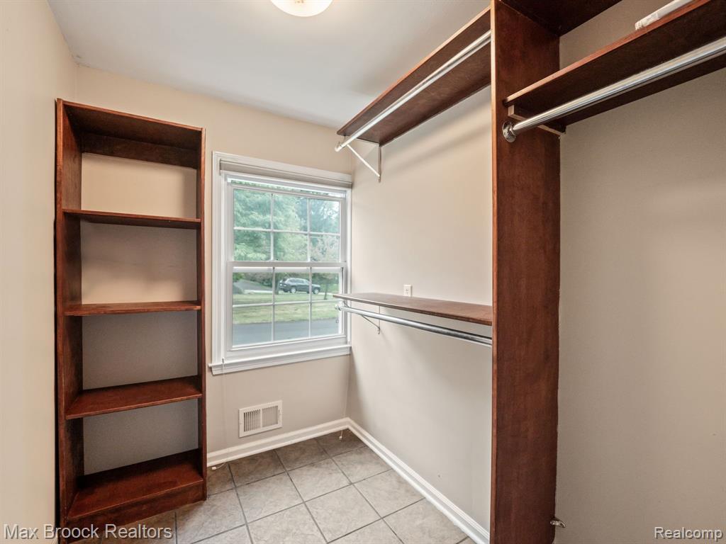 6570 CASTLE Drive, Bloomfield Hills, MI 48301 — Photo 23