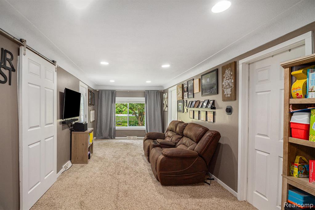 5429 Bangor Avenue, Flushing, MI 48433 — Photo 9