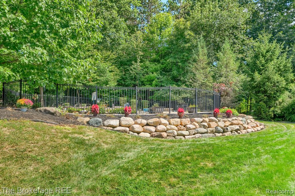 5239 Farmridge Lane, Grand Blanc, MI 48439 — Photo 94