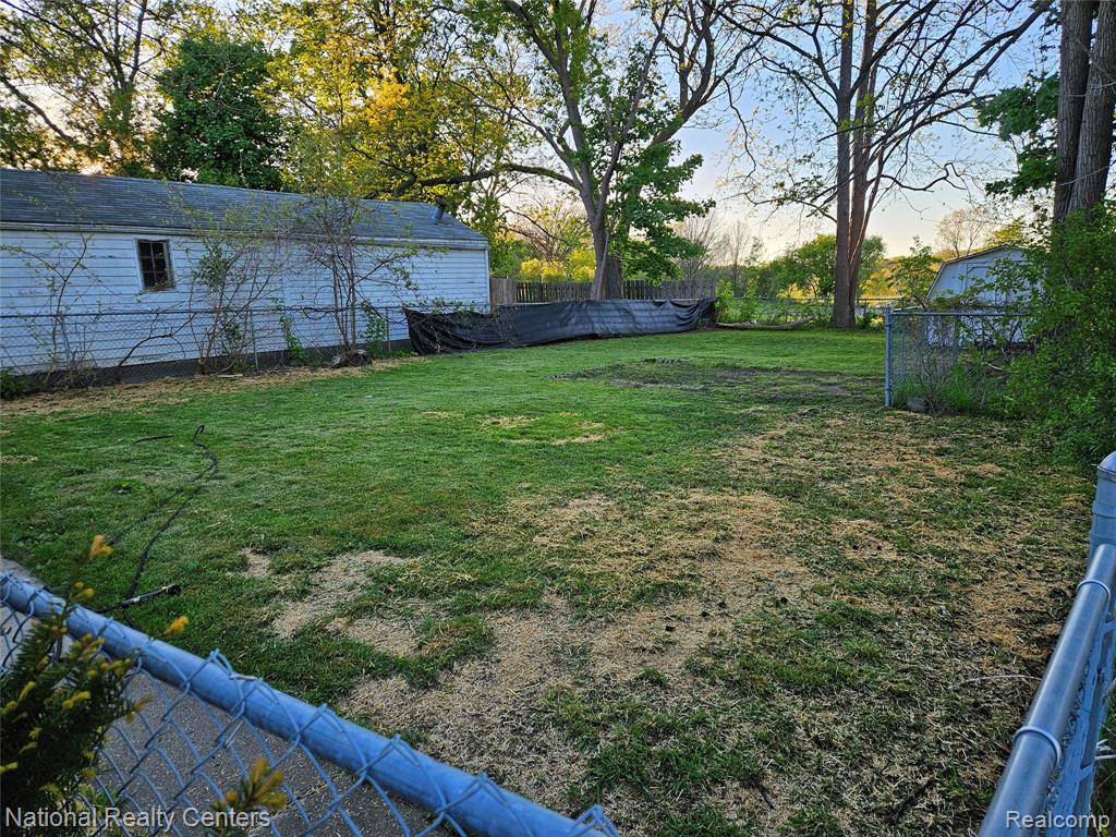 317 Michigan Avenue, Pontiac, MI 48342 — Photo 7