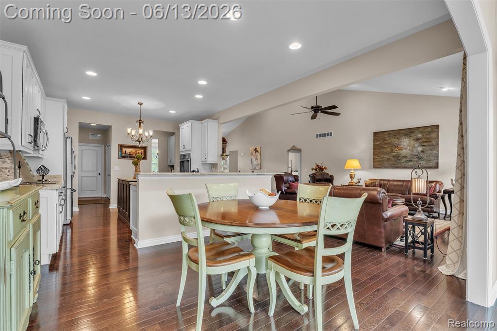 23719 Stoneleigh Drive, South Lyon, MI 48178 — Photo 24