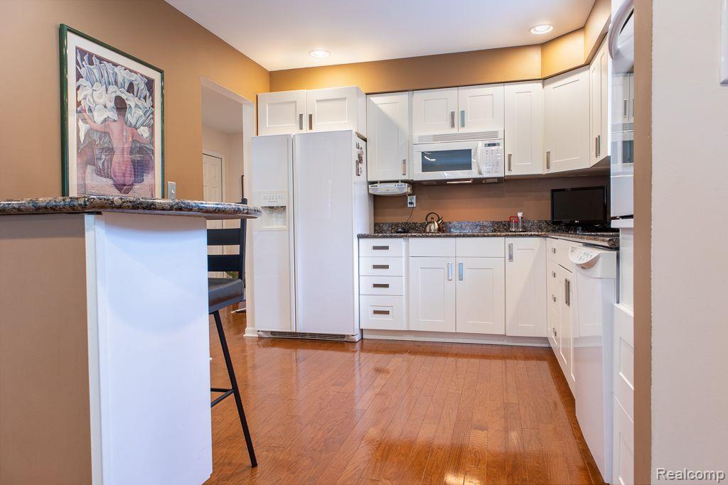 37284 BRENTWOOD Circle, Farmington Hills, MI 48331 — Photo 11