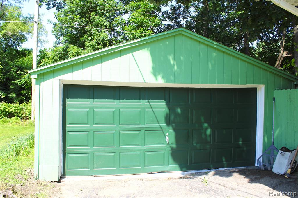 4901 Alpha Way, Flint, MI 48506 — Photo 31