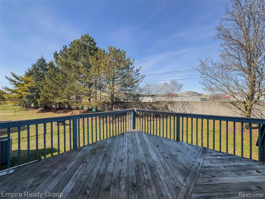 5925 Northridge Circle, Waterford, MI 48327 — Photo 37