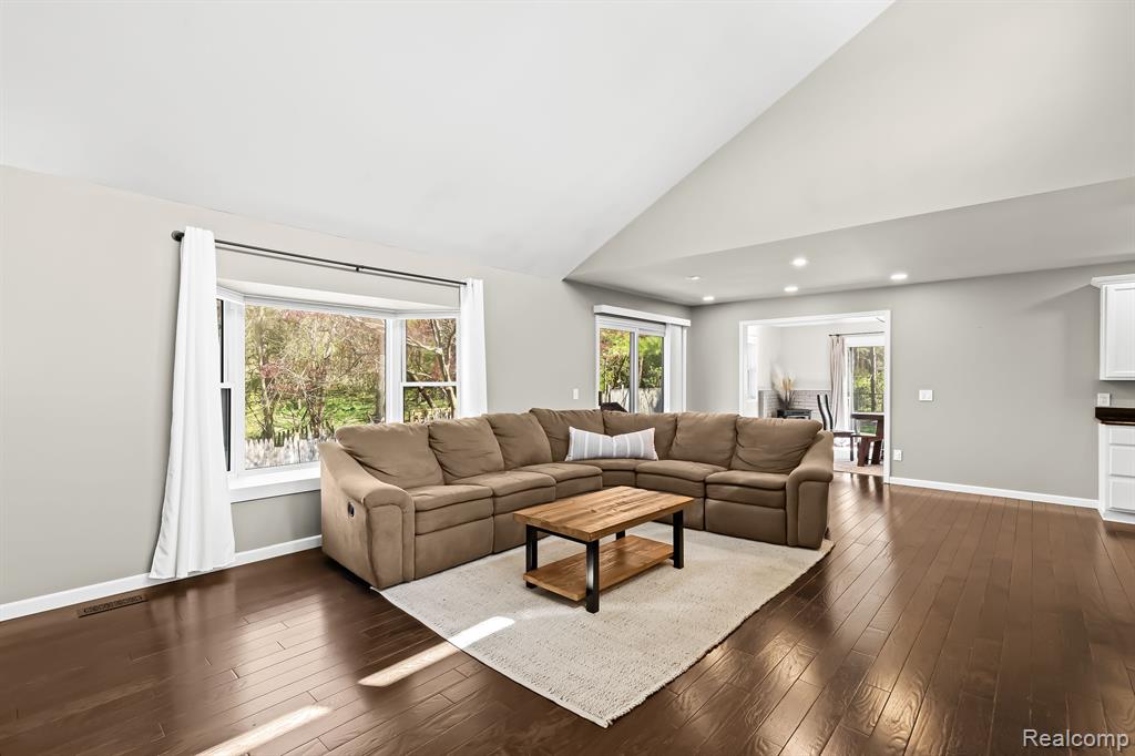 9248 HARTLAND Road, Fenton, MI 48430 — Photo 4