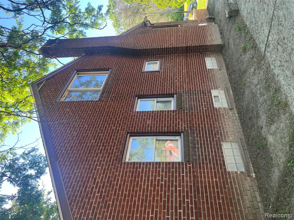 18603 Curtis Street - Photo 5