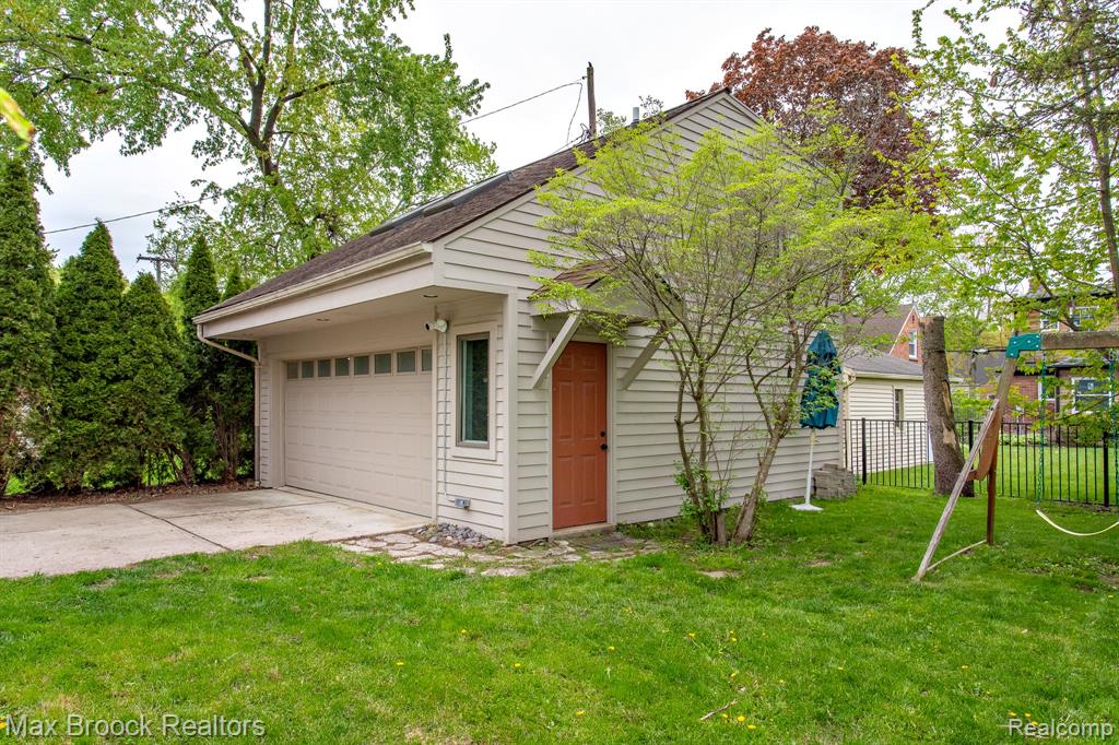 12769 Lasalle Lane, Huntington Woods, MI — Photo 50