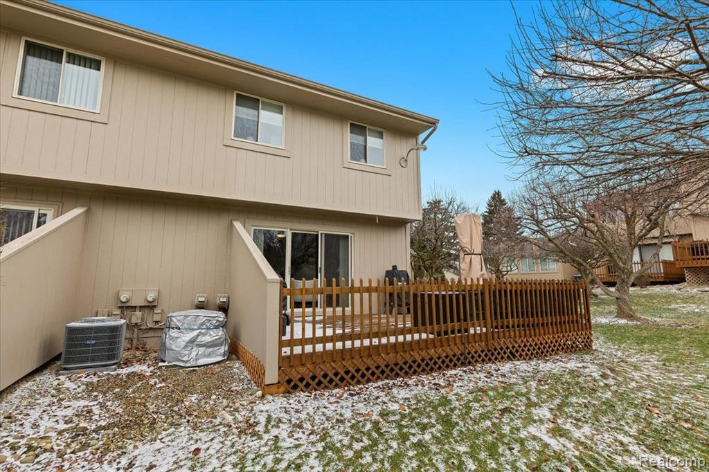 7928 MEADOW Drive, Waterford, MI 48329 — Photo 27