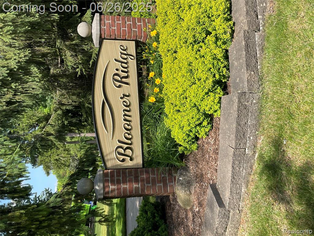 537 Bloomer Ridge Drive, Rochester, MI 48307 — Photo 12