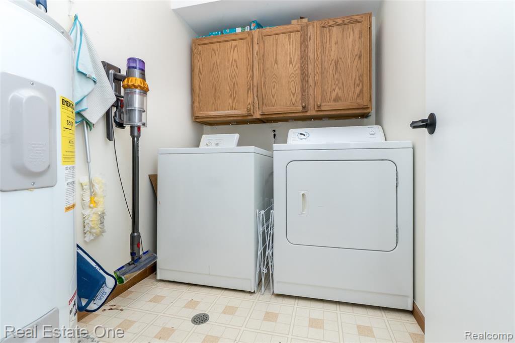 352 Pinewood Drive, Plymouth, MI 48170 — Photo 18