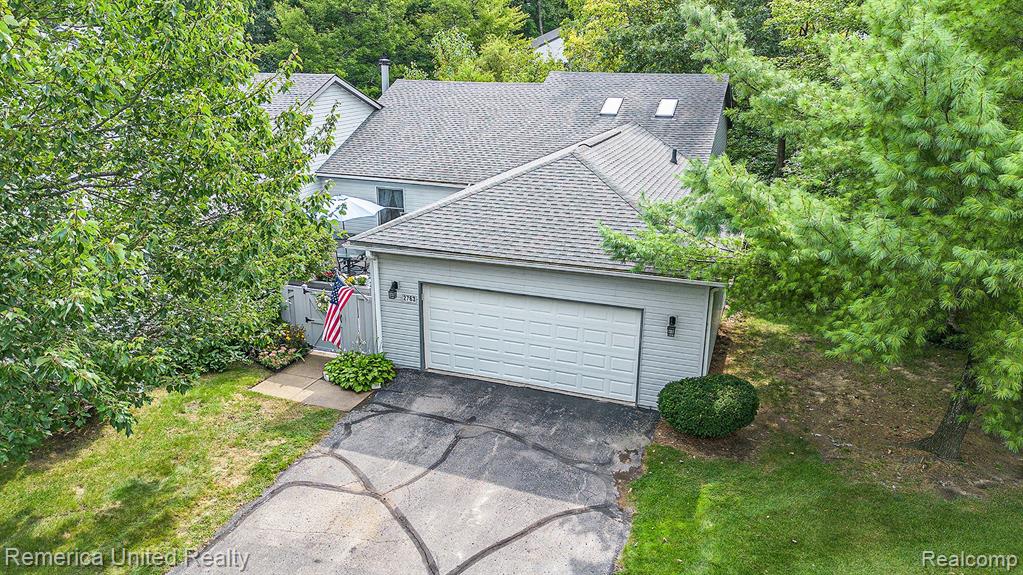 2763 BRECKENRIDGE Drive, Brighton, MI 48114 — front exterior