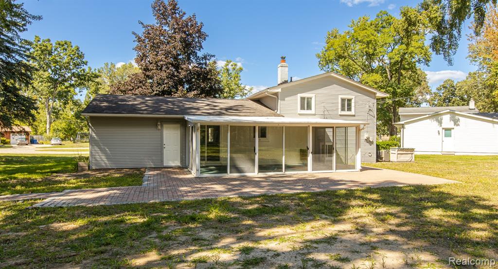 5357 Farm Road, Waterford, MI 48327 — Photo 41