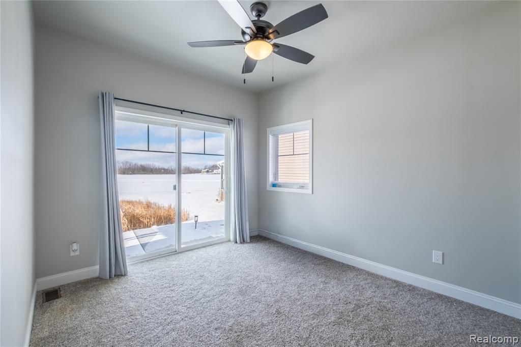3442 COTTAGE COVE Drive, Fenton, MI 48430 — Photo 18