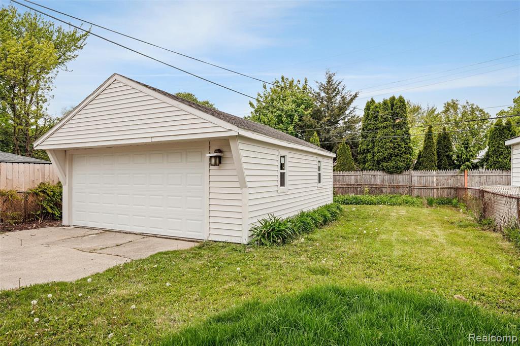 27935 Grant Street, Saint Clair Shores, MI 48081 — Photo 25
