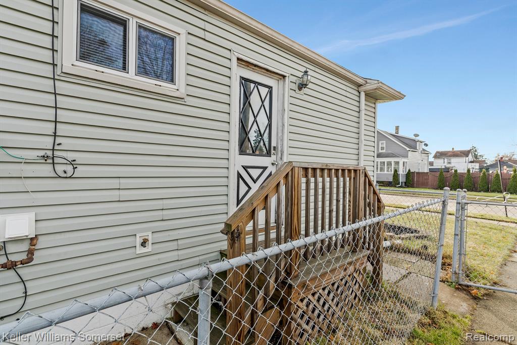 788 CLEOPHUS Parkway, Lincoln Park, MI 48146 — Photo 26