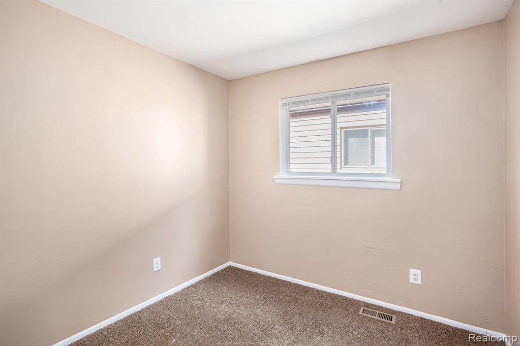 998 Dewey Street, Pontiac, MI 48340 — Photo 8