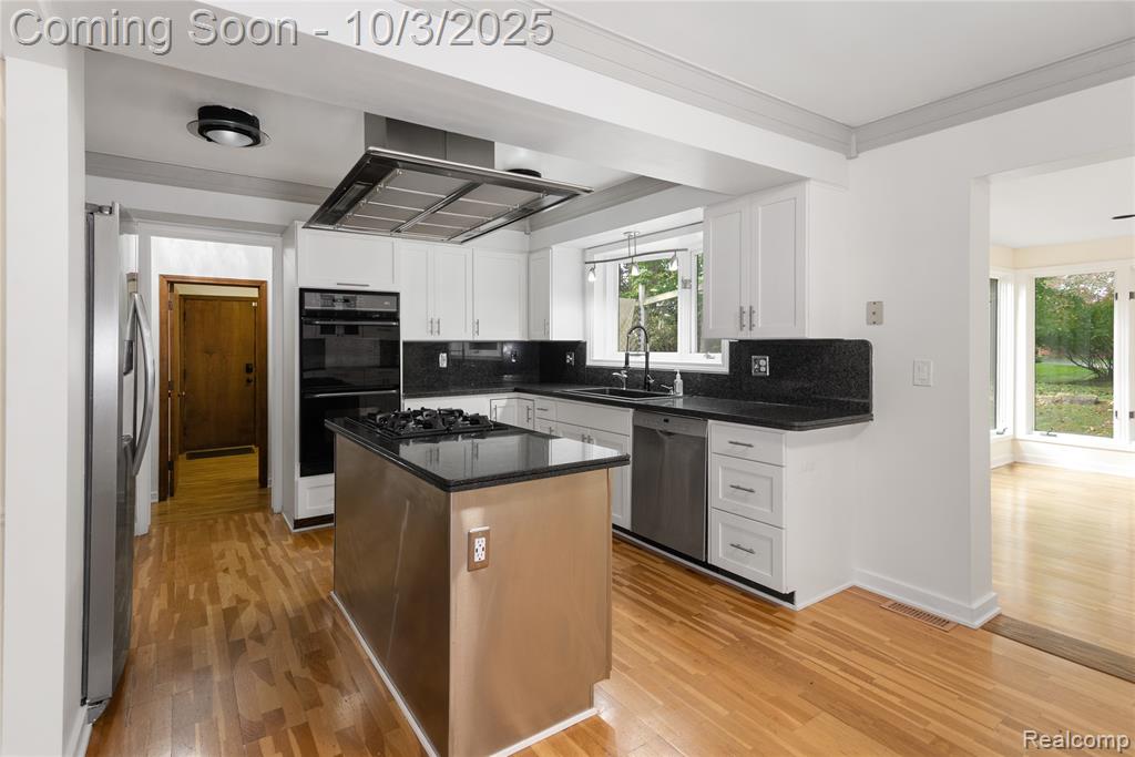 5130 Lake Bluff Rd, West Bloomfield, MI 48323 — Photo 6