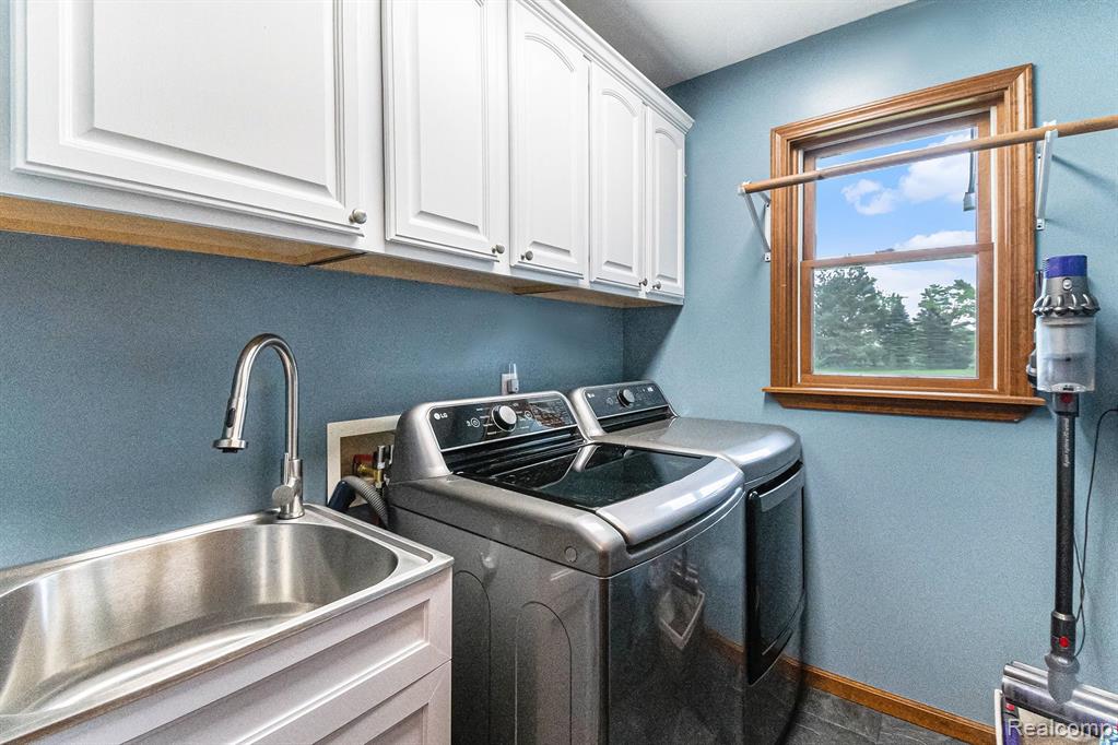 4024 AUSTIN Court, Lapeer, MI 48446 — Photo 14
