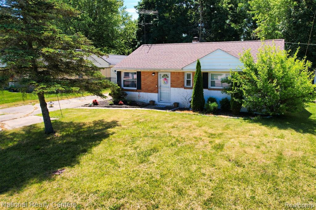 2316 Rollins Street, Grand Blanc, MI 48439 — front exterior