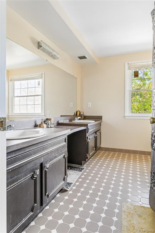 4015 Pinehurst Drive, West Bloomfield, MI — Photo 16