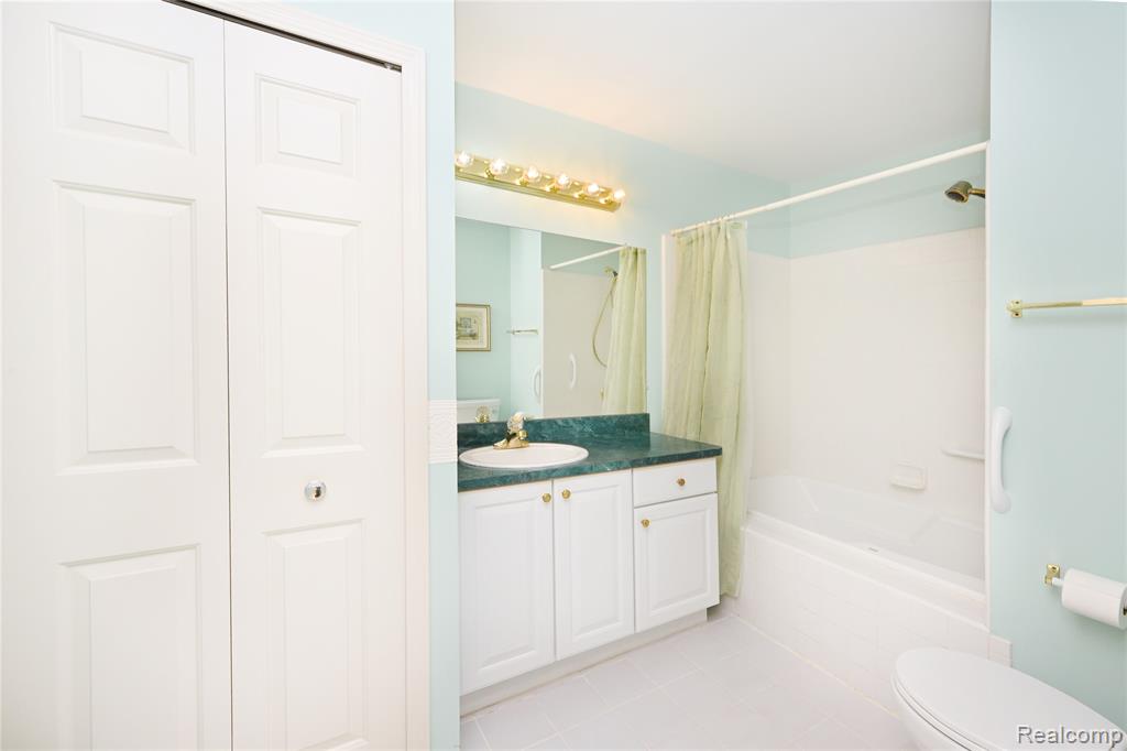 324 Cherry Hill Pointe Drive, 27, Canton, MI 48187 — Photo 23